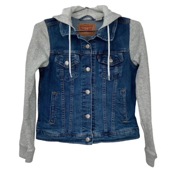 Levi's Jackets & Blazers - Levi's denim jacket, size Medium — excellent condition, worn once.